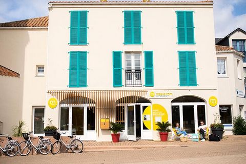 C'est au cœur de la majestueuse côte vendéenne que vous attend la résidence Le Domaine de Bourgenay. Tout proche du village de Talmont Saint-Hilaire, c'est une station balnéaire typique avec de nombreuses activités, de petites maisons traditionnelles...