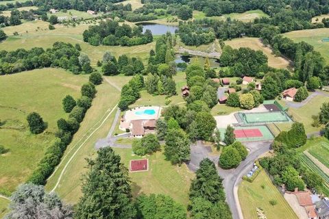 In der Nähe einer kleinen Stadt im regionalen Naturpark Périgord Limousin liegt dieser Weiler mit 16 Gétees, der auf traditionelle Weise eingerichtet ist. In einem 30 ha großen Landschafts- und Blumenpark gelegen, ist es ideal für Familien mit Kinder...