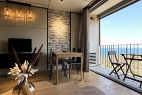 This modern holiday apartment, located on the 3rd floor of the Castell Bיar residence, can accommodate up to four guests. It includes two bedrooms, each with a double bed (140x190 cm), and a comfortable 2-seater sofa bed in the living room. The apart...