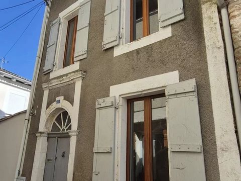 EXCLUSIVE TO BEAUX VILLAGES! Stone house in need of restoration (subject to necessary permissions). In this small, quiet street, very close to plenty of parking, ideal for a rental investor. Ground floor: entrance hall opening onto living room, kitch...