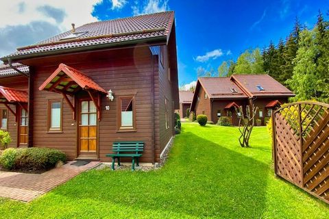 Het gezellige vakantiehuis met een gezellige feel-good sfeer ligt in een vakantiecomplex aan de rand van het kleine stadje Hasselfelde in de Harz. Het gezinsvriendelijke vakantieoord biedt de perfecte basis voor een afwisselende tijd met het hele gez...