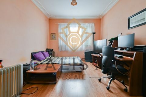 Real estate agency Kalista Estate has the great pleasure to present you a one-bedroom apartment in the center of Sofia. Furnishing: semi-furnished Construction stage: with permission for commissioning (Act 16) from 1969. Distribution: entrance hall, ...