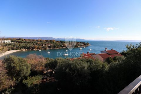 Location: Istarska županija, Labin, Labin. Labin, Rabac, surroundings, beautiful apartment house within walking distance to the sea and beaches. We are selling a beautiful house with 6 separate residential units in a quiet settlement, perfect for tou...