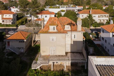 In Belém, one of Lisbon's most prestigious neighbourhoods, you'll find this stunning traditional villa, full of charm and history, waiting for a new family to write the next chapter in its life. With nine bedrooms, three large living rooms, an office...