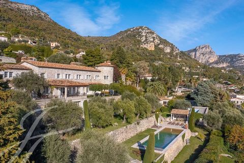 In a sought-after neighbourhood with panoramic sea and Baie des Anges views, a sumptuous stone-built “Demeure” of approx. 600 sq.m offers space and brightness within a gorgeous Mediterranean parc of approx. 3,950 sq.m with numerous Olive trees and a ...