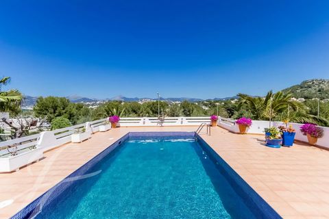 This unique family property with no shortage of interior and exterior space was built in 1985 and is in the sought-after and central area of Nova Santa Ponsa. With a little restoration this property represents an excellent opportunity to live on just...