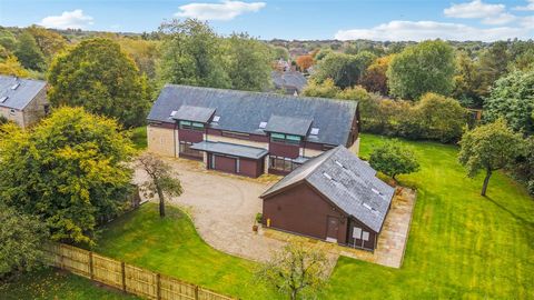 Manor Barn is an exceptional property which was newly constructed over the past couple of years, making it, in our opinion one of Milton Keynes' finest homes on the market today. The accommodation offers in excess 4000 square feet of living space, th...