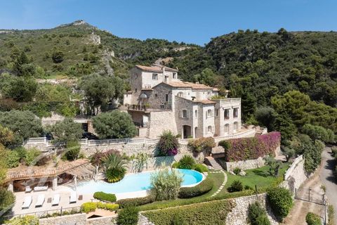 SOLE AGENT Your JOHN TAYLOR agency offers you this magnificent villa, less than 10 minutes from Monaco. This vast 16th-century building, formerly the chapel presbytery, is steeped in history, character and charm. You will be seduced by the many featu...