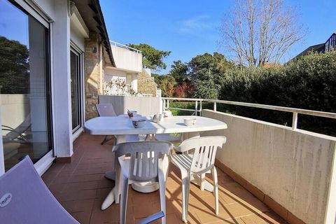 Situado en el corazón de Carnac Plage, a sólo 150 metros de la Grande Plage, este espacioso apartamento de 58 m² es ideal para alojar hasta 4 personas. Situado en el segundo piso de la residencia ALBION, el apartamento ofrece una sala de estar con co...