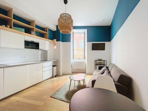 Sind Sie auf der Suche nach einem Pied-à-terre in Nizza oder einer Mietinvestition? Dieses charmante, neu renovierte Studio-Apartment erwartet Sie in einer der besten Gegenden der Stadt, in der Nähe aller Annehmlichkeiten und öffentlichen Verkehrsmit...