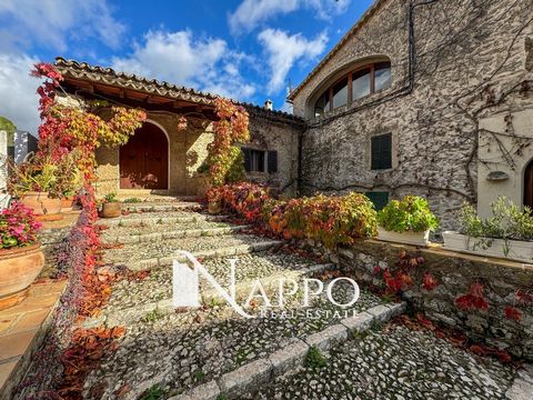 Nappo Real Estate is pleased to present this incredible property in the middle of the Tramontana mountains with a five-seater holiday license, with a privileged location in an emblematic village of the island called Orient).This charming property wit...