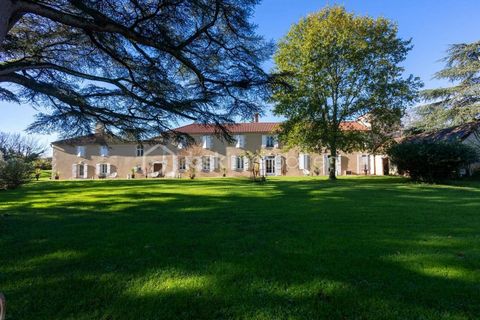 Located in Saint-Jean-Poutge, in the Gers, this rare property of 962 m² of living space extends over a plot of 4.5 hectares, offering a peaceful and green setting, ideal for residential or commercial projects. Thanks to its large and friendly living ...