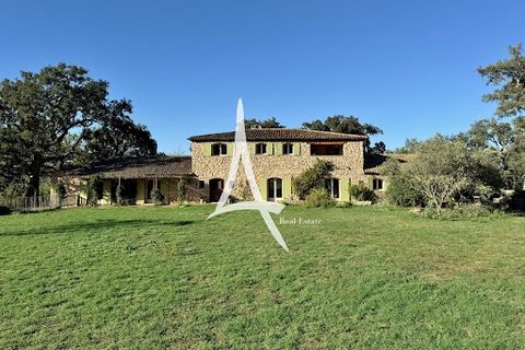 Exclusive - 18 km from the sea and 45 minutes from Nice airport, discover this magnificent family country house in local stone, completely renovated in 2023. Offering 480 m2 of living space, mostly on one level, the property has 9 bedrooms with en-su...