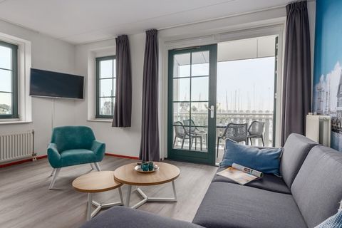 Deze gerestylede woning ligt op Marinapark Volendam. De woning bestaat uit twee verdiepingen. Op de benedenverdieping vindt u er een woonkamer met smart-TV en een open keuken met onder andere een afwasmachine en magnetron. Er is tevens een apart toil...