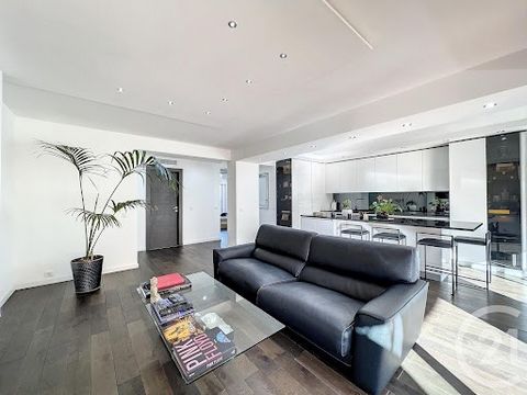 CANNES Prince de Galles residential area. Less than 5 minutes' walk from shops. Set in a luxury residence with lift and security. Quiet location on a high floor for this large 2-room apartment of 69M², completely refurbished with very high quality fi...