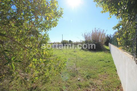 Excellent opportunity. This plot of land is situated within a residential area and has a total area of 540m2, with the possibility of building a house. Located in the countryside just a few minutes from the city of Faro, the A22 and Faro internationa...