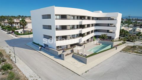 Excellent apartment with two bedrooms plus one extra made, new construction, in Porto de Mos Lagos. Come and view this fantastic apartment, with excellent areas and modern finishes, situated within a new development of high quality, which has a great...