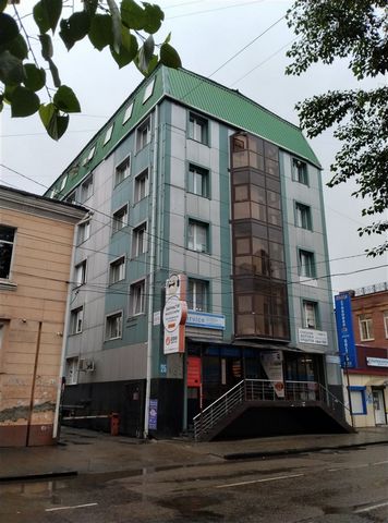 ID в ИМЛС: 9823951 Сдам 1/2 Офиса площадью 11,6 м² ( г Иркутск ул Дзержинского 25). Дом: тип строения - административное, материал стен - монолитный, этаж - 2, этажность - 6. Сдается рабочее место: стол, стул, тумбочка и т.д.