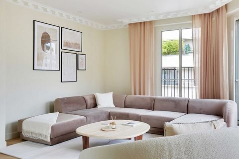 Checkmyguest vous propose ce superbe appartement de 130m² au 6ème étage avec ascenseur, situé avenue Paul Doumer, 75016 Paris. Moderne, lumineux et élégant, il offre une vue imprenable et un cadre de vie exceptionnel. La situation de l'appartement vo...