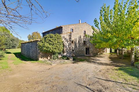 BARNES presents this beautiful restored 18th century farmhouse, located in the charming village of Rupià, in the Golden Triangle of Baix Empordà, close to the beaches of the Costa Brava and historic villages of the area. The house preserves its origi...