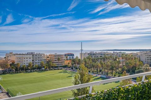 Cannes, in the privileged area of the Croisette and Palm Beach, discover this magnificent 45 sqm, 1 bedroom apartment on a high floor with a 31 sqm terrace, offering a panoramic sea view from Cap d'Antibes to the Lérins Islands and a view of the Croi...