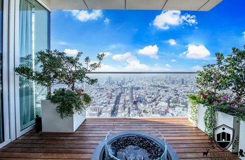 Listado exclusivo para la venta En lo alto, abarcando la mitad de un piso de los áticos de la lujosa torre Meier en el bulevar Rothschild en Tel-Aviv, se encuentra uno de los apartamentos más magníficos de la ciudad, con las vistas más impresionantes...