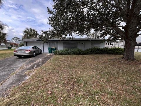 Great neighborhood, close to the Indian River, .5mil to Sebastian River & community park! Solid concrete FL home. 3bd/2bath perfect for an investment or project. Business owners perfect floor plan w/3rd bdrm featuring a separate exterior door entranc...