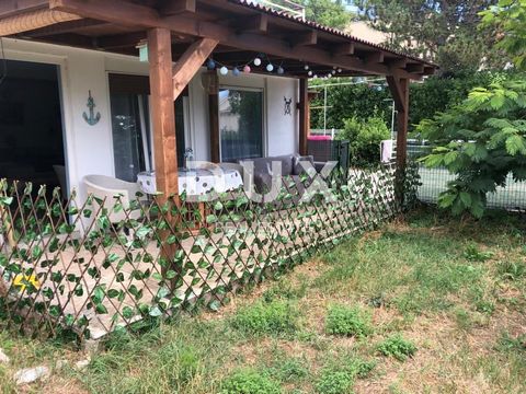 Location: Primorsko-goranska županija, Crikvenica, Selce. CRIKVENICA, SELCE - ground floor of a house with three apartments, 150 m from the sea We are selling the ground floor of a three-storey house. The ground floor consists of two apartments of 61...