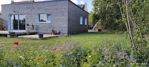 CROZON, Découvrez cette magnifique maison à ossature bois de 2024, située dans un environnement idéal, à proximité des commerces et des plages. Exposée plein sud, elle offre une luminosité naturelle tout au long de la journée, et permet de profiter d...