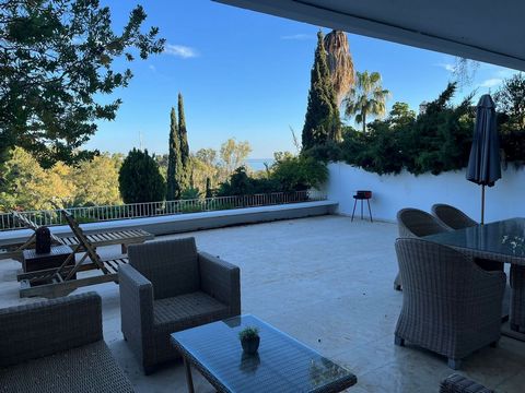 Exclusive apartment in Terrazas de las Lomas de Marbella Club - Golden Mile Located in one of the most privileged areas of Marbella, right on the Golden Mile, we present this impressive apartment in the prestigious gated community Terrazas de las Lom...