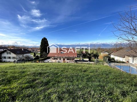 A 5mn en voiture de la douane de croix de Rozon et de Bardonnex, au hameau de la Forge sur la commune de Neydens, terrain rare à la vente divisé en quatre lots qui forment un lotissement. Le CES est de 0,2 Lot 1: 794m2: 400.000€. Possibilité de const...