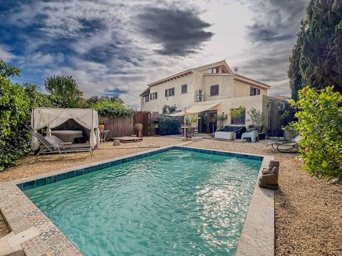 Unique villa for sale in Mediterranean style, near the village of Albir, very peacefully located near a green area and within walking distance to the beach.~The villa has a beautiful pool with an outdoor kitchen. Downstairs, there is a large living r...