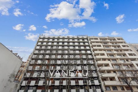 Paris 15th - The VANEAU agency offers you an exclusive apartment located in the 15th arrondissement of Paris, close to transport and shops. Located on the top floors with elevator, this 37 m² apartment to renovate offers a spacious room with balcony ...