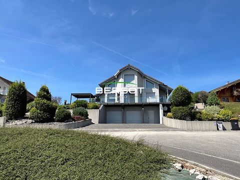 Bersot Immobilier Morteau offers you this magnificent Gardavaud house of 143m², ideally located between Maîche and Le Russey near the Swiss border; it stands out for its quality materials and its tastefully landscaped exterior. On the first level, yo...