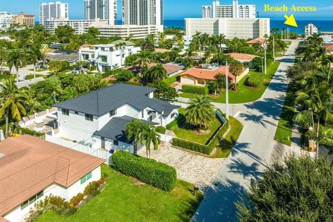 Willkommen in diesem atemberaubenden Haus am Meer, ideal gelegen, nur wenige Schritte von den unberührten Stränden von Boca Raton entfernt. Eingebettet in die hoch angesehene Nachbarschaft Spanish River Land, verfügt dieses exquisite Anwesen über ein...