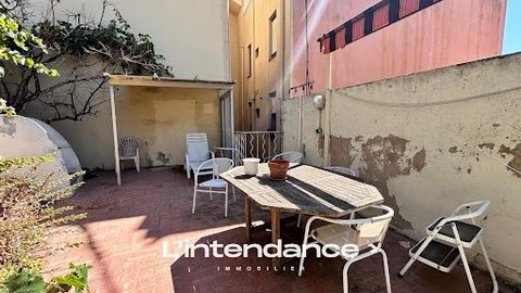 Voici MILO en vente sur HYERES centre ville. Situé en centre ville, appartement duplex de type 6 aux beaux volumes . Entrée, séjour d'environ 50 m2 avec cheminée, cuisine, salle à manger d'environ 30 m2, buanderie, loggia et wc. A l'étage, 5 chambres...