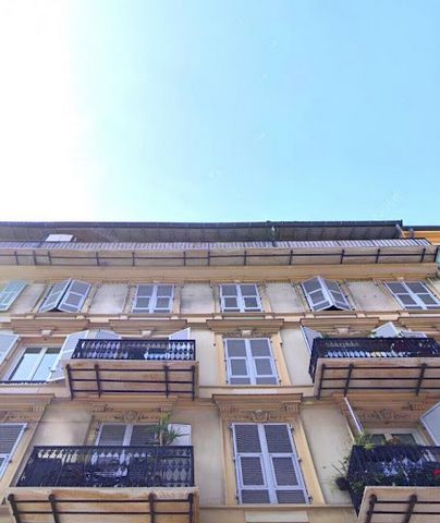 '' Apartment - 3 Rooms completely renovated - on the 4th floor with elevator'' Come and discover this beautiful apartment in a well-maintained building, with an elevator. It is composed as follows: an entrance, a beautiful living room with open furni...