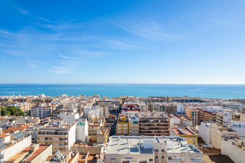 Huisvesting in modern kuststadgebouw op nog geen 500 meter van het strand heeft het gebouw een modern design in het hart van Guardamar del Segura, een van de kuststeden met meer meters strand aan de Costa Blanca. Een idyllische plek waar u de beste z...