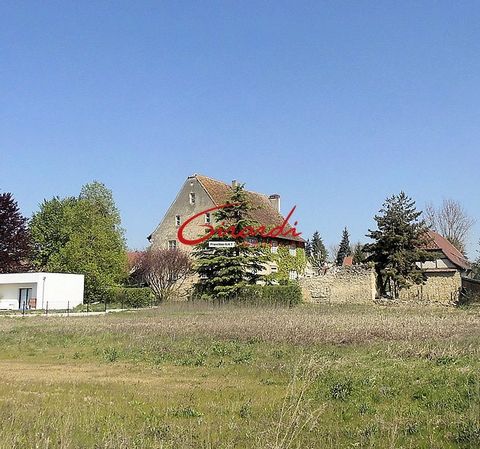 Au coeur de la jolie Commune de STEINBRUNN LE BAS , cette belle parcelle de 664 M2 libre d'Architecte et entièrement viabilisée. Les toits plats sont autorisés ainsi que les caves. Pour plus d'information: CHRISTOPHE au ... ou ...