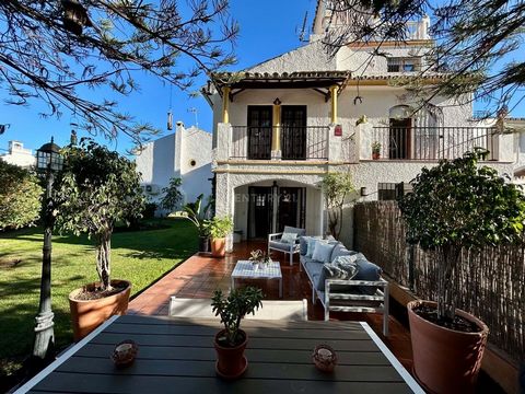 ¡Tu hogar ideal te espera! Descubre esta encantadora Casa adosada en una ubicación privilegiada en Elviria, Marbella.  Un hogar perfecto para quienes buscan la tranquilidad sin renunciar a las comodidades y la proximidad a todo lo que ofrece esta mag...