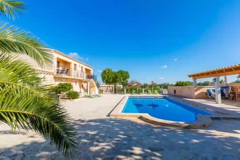 On the property you will find a set of 7 apartments, so the exteriors are communal. They have 1 11 x 5.5 km chlorine pool with a depth ranging from 1.20 to 2.10 m, 14 sun loungers, a large terrace, a small playground, large garden areas, and 1 fixed ...