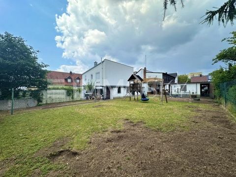 Mooie bouwgrond in Bamberg-Ost De aangeboden woning is gelegen op een rustige en gewilde locatie in Bamberg-Ost. In de toekomst zal de woning beschikbaar zijn voor een nieuwe eigenaar, die de mogelijkheid krijgt om hier zijn individuele droomhuis te ...