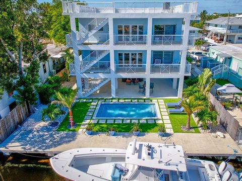 Experience the pinnacle of coastal luxury in this brand-new waterfront residence in Key Largo. Featuring five spacious bedrooms and three elegantly appointed bathrooms, this home is crafted with solid concrete construction, ensuring durability and pe...