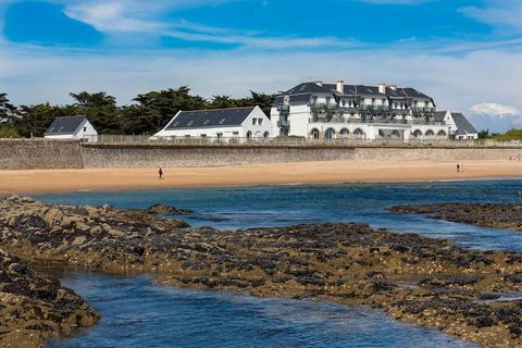 Dit appartement ligt in de residentie Valentin Plage en is een ideaal adres voor een geslaagde zomervakantie in de zogenaamde ''Côte Sauvage'' bij de baai van La Baule. Het kleine, afgesloten en groene domein (2 ha) bestaat uit een monumentaal hoofdg...