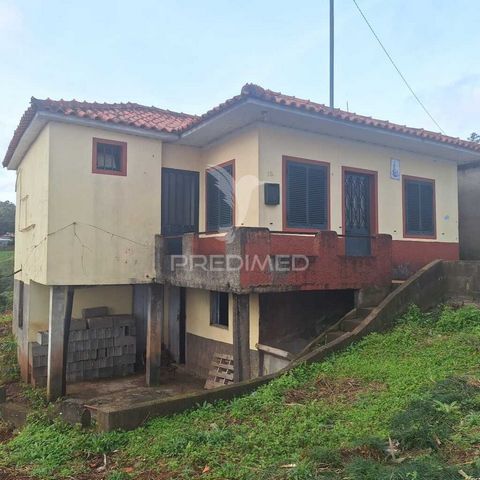 Old house, detached T2, with 2 floors, in need of restoration works, located in a quiet and sunny environment, ideal for those looking for comfort and privacy. The house is located on the 1st floor, while the ground floor is a spacious storage room, ...