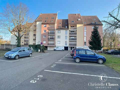 En exclusivité dans votre agence Christelle Clauss Immobilier d'Erstein A deux pas du centre ville de Benfeld, venez découvrir ce vaste appartement de type 3 pièces de 83m2 habitables situé au 4ème étage avec ascenseur. Le bien est composé comme suit...