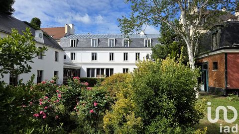 iad France - Olivier De Beaufort vous propose: Nouvelle Exclusivité: Marly le Roi, en plein cOEur du vieux village, demeure de prestige de 610 m², 12 chambres sur 1600 m² de terrain clos, arboré et sans vis à vis. Au rez de chaussée une vaste entrée ...