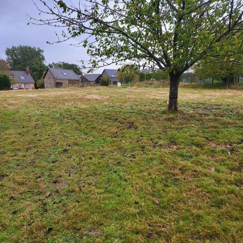 Terrain constructible de 1470 M² sur Mayenne