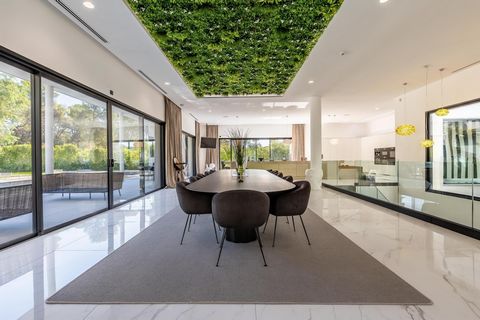 Somptueuse villa de plus de 1 300M² au nord de Montpellier