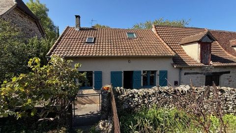 Assier, petite maison de village entièrement rénovée avec jardin